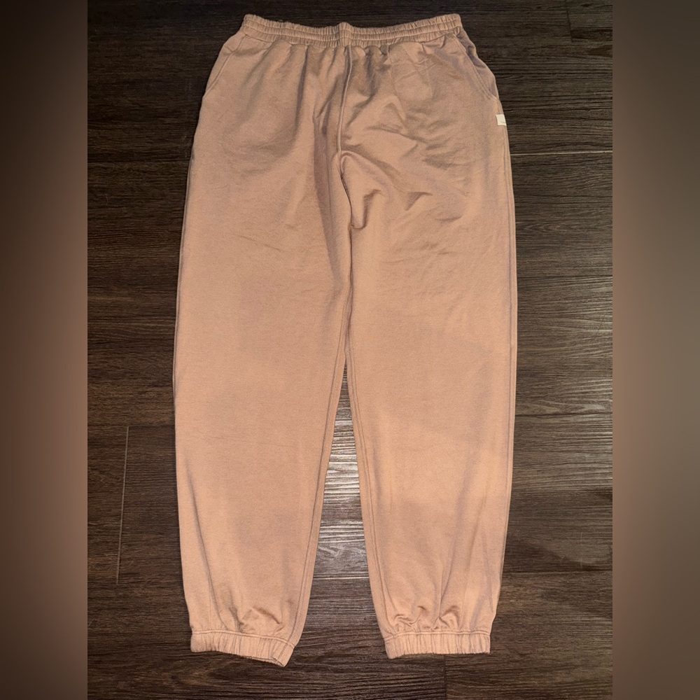 Vuori boyfriend sweatpants size medium tan - Picture 8 of 8